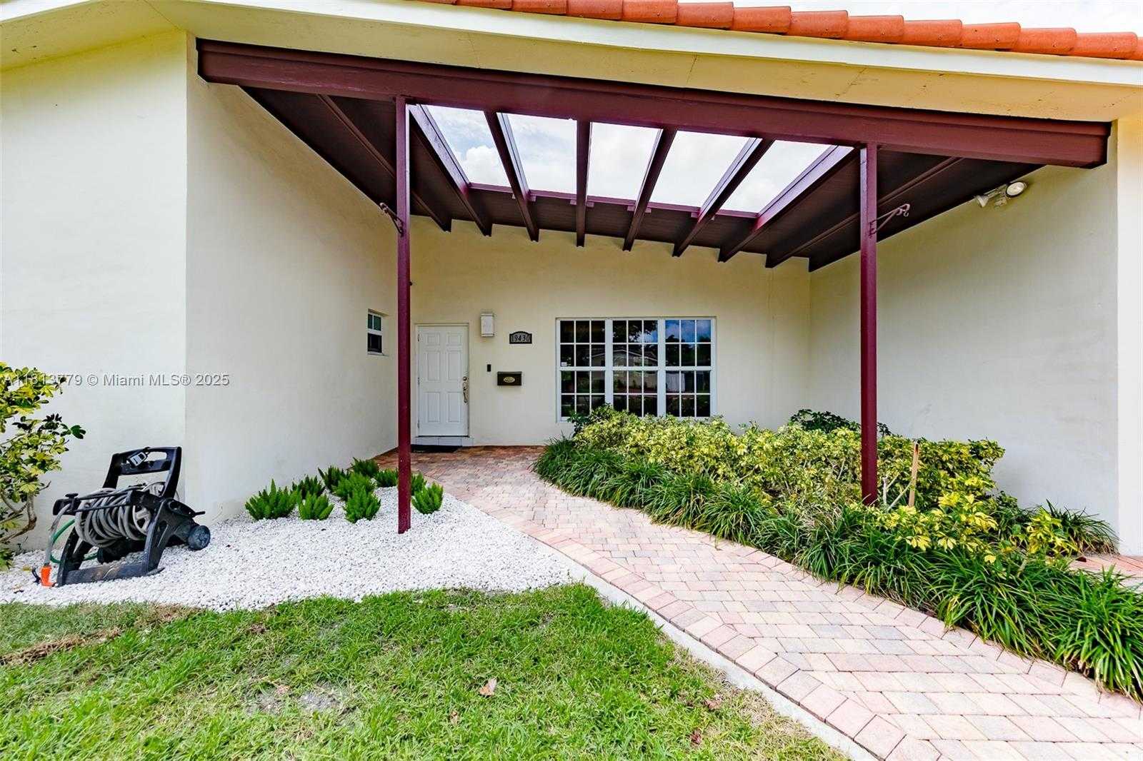 Small Image of 19430 NORTH EAST 18TH PL, Miami Number 2
