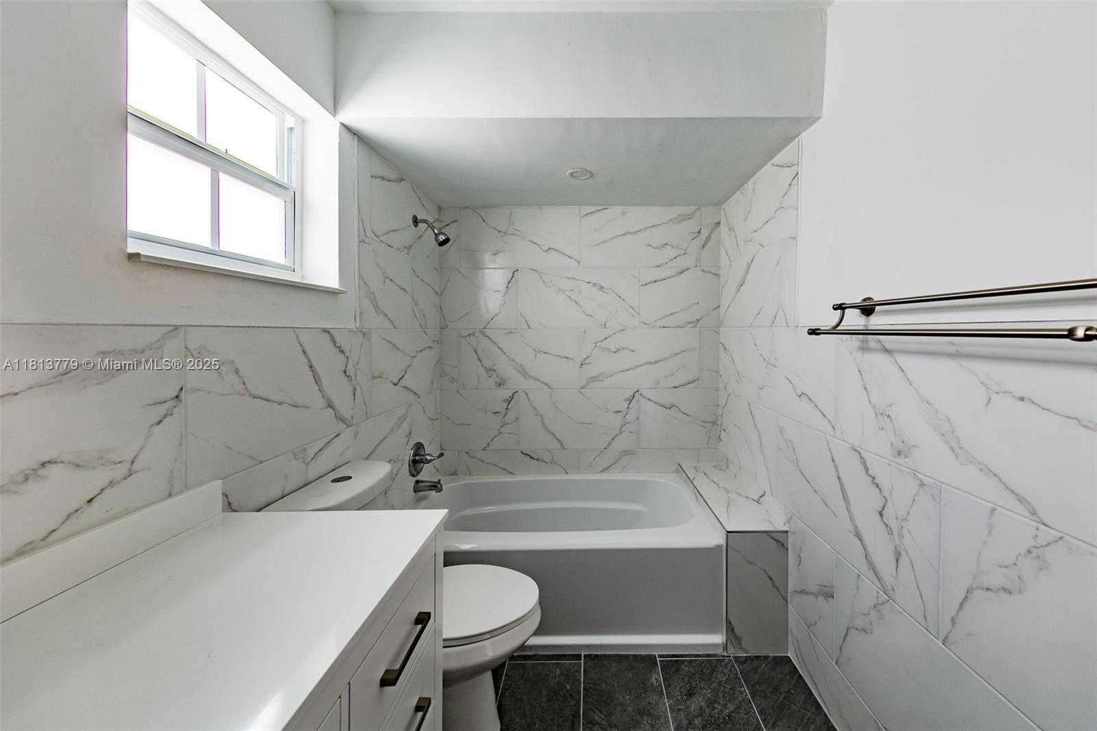 Small Image of 19430 NORTH EAST 18TH PL, Miami Number 21