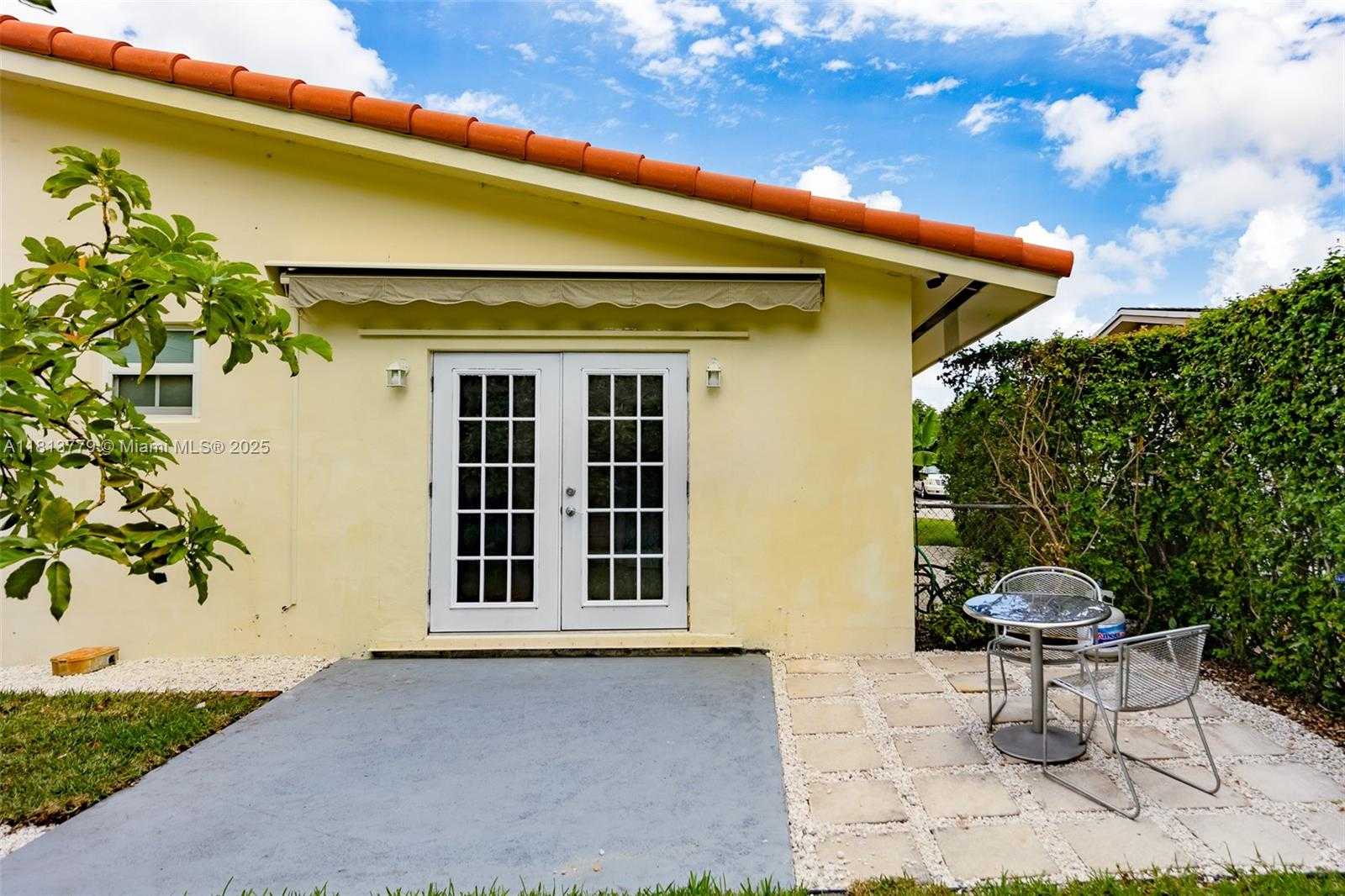 Small Image of 19430 NORTH EAST 18TH PL, Miami Number 7