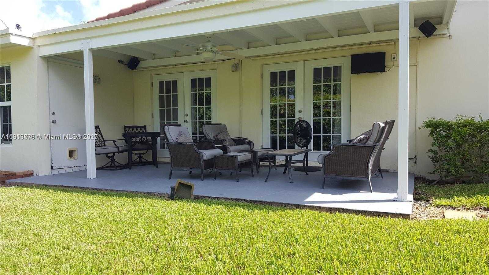 Small Image of 19430 NORTH EAST 18TH PL, Miami Number 8