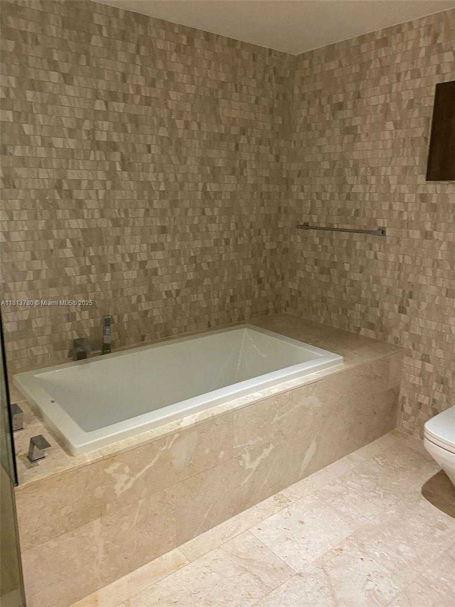 Small Image of 68 SOUTH EAST 6TH ST #3604, Miami Number 22
