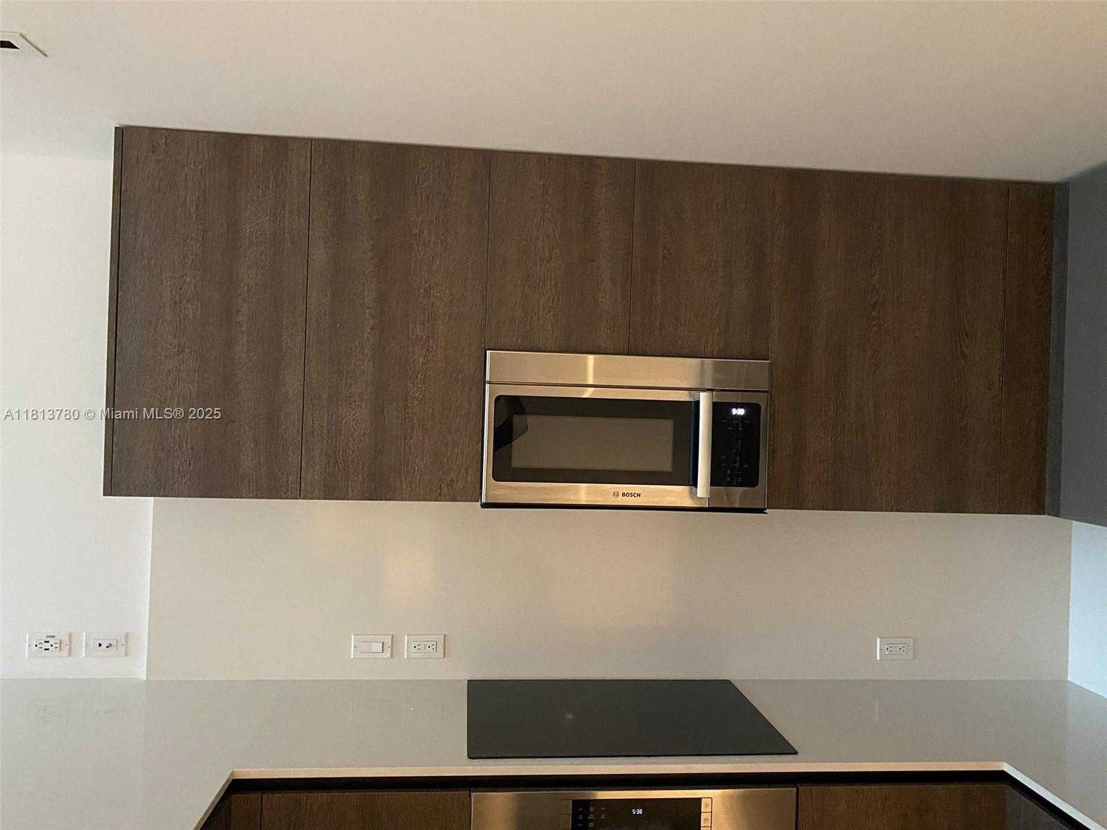 Small Image of 68 SOUTH EAST 6TH ST #3604, Miami Number 9
