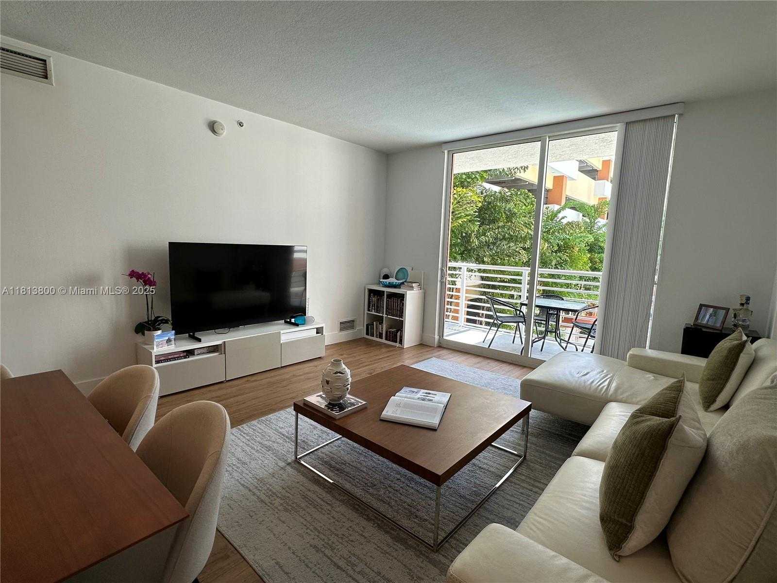 Small Image of Aventura Number 4