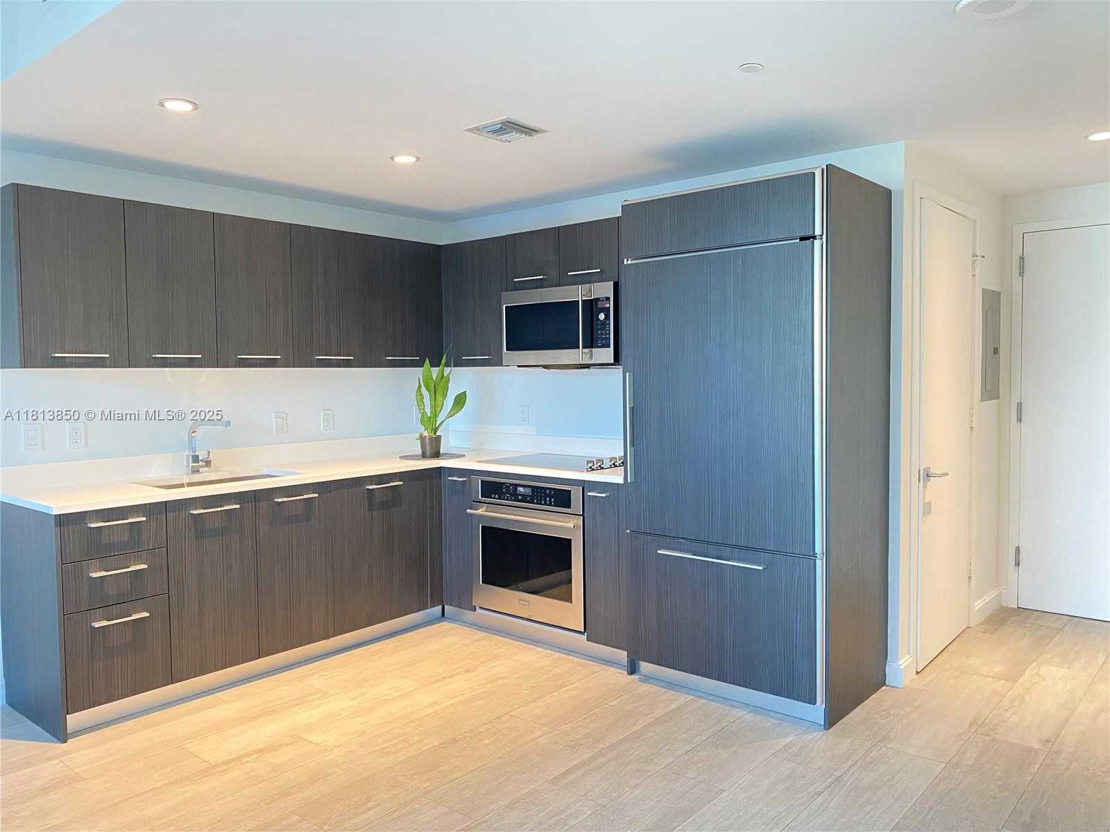 Small Image of 45 SOUTH WEST 9TH ST #2402, Miami Number 3