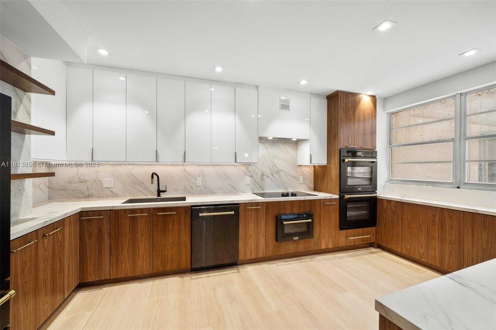 Small Image of 5255 COLLINS AVE #2J, Miami Beach Number 12