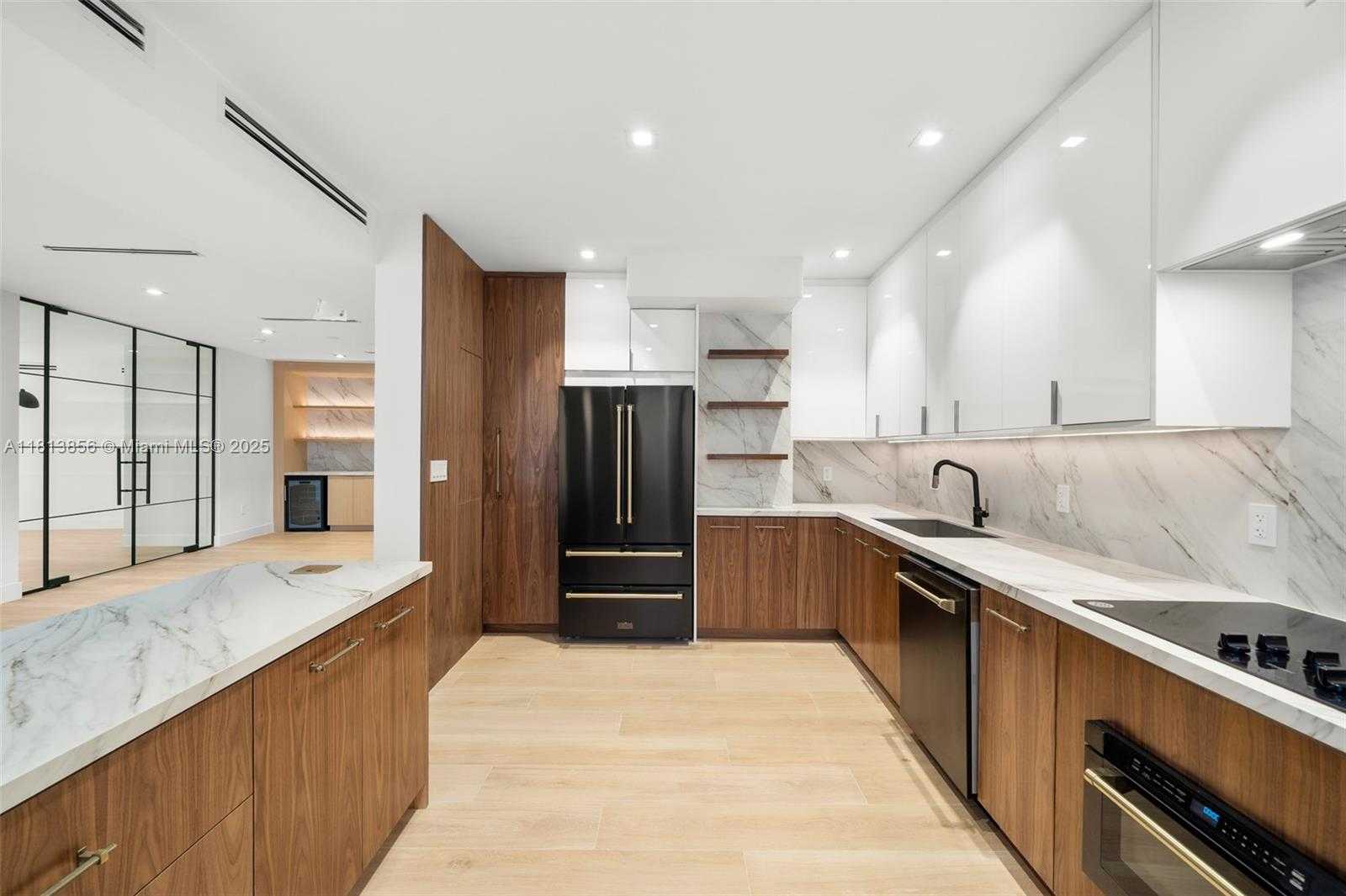 Small Image of 5255 COLLINS AVE #2J, Miami Beach Number 13