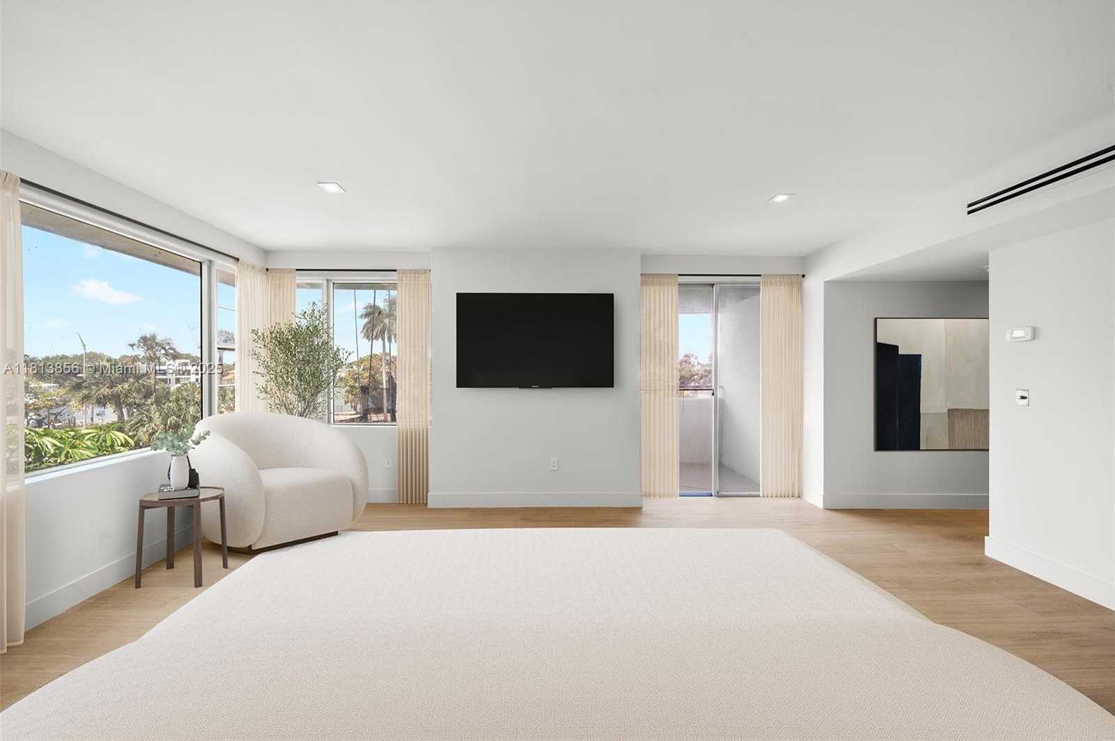 Small Image of 5255 COLLINS AVE #2J, Miami Beach Number 16