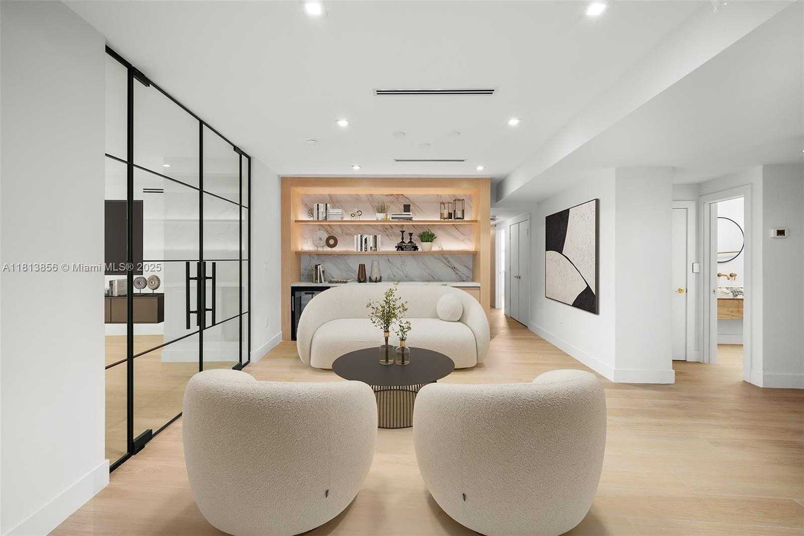 Small Image of 5255 COLLINS AVE #2J, Miami Beach Number 2