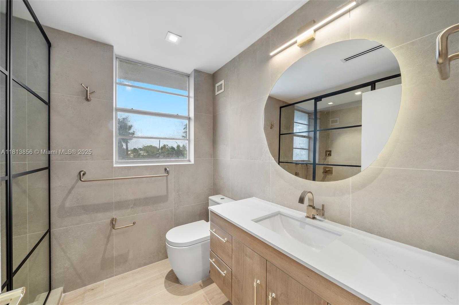 Small Image of 5255 COLLINS AVE #2J, Miami Beach Number 20