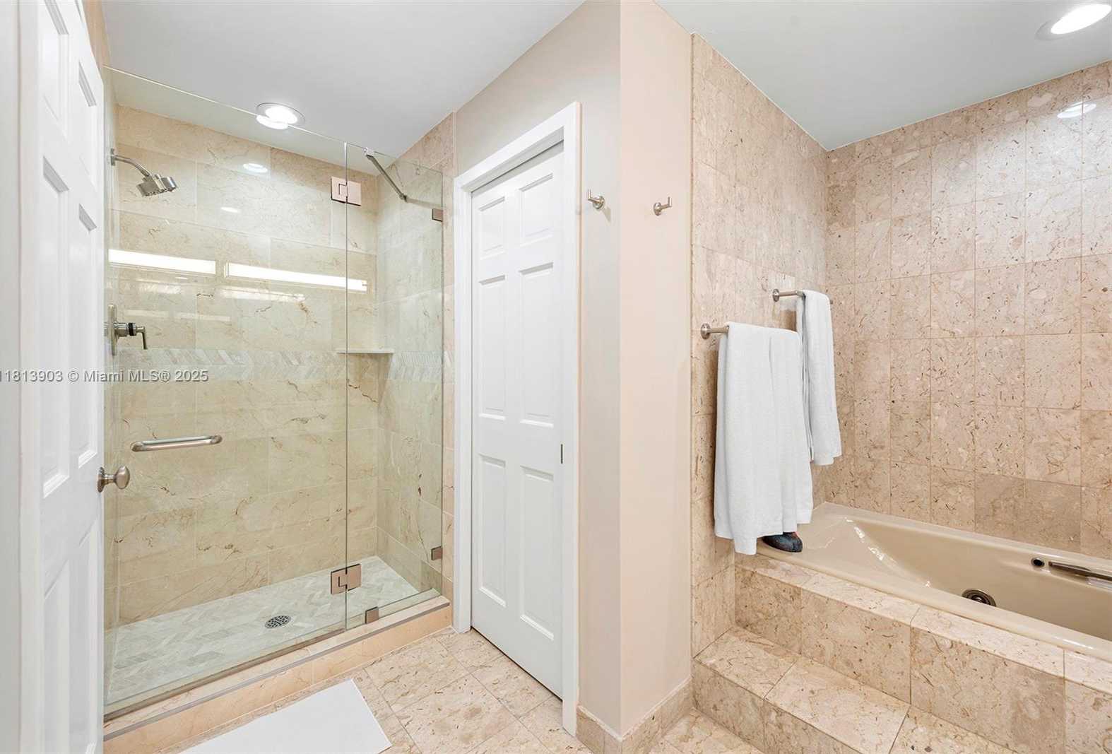 Small Image of 19253 FISHER ISLAND DR #19253, Miami Beach Number 21