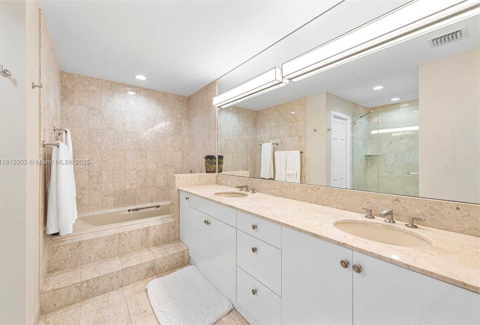 Small Image of 19253 FISHER ISLAND DR #19253, Miami Beach Number 22