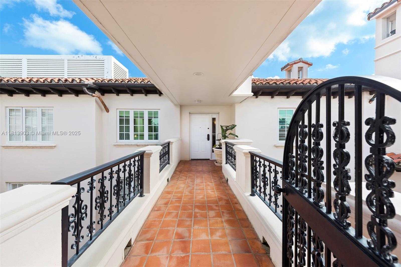 Small Image of 19253 FISHER ISLAND DR #19253, Miami Beach Number 42