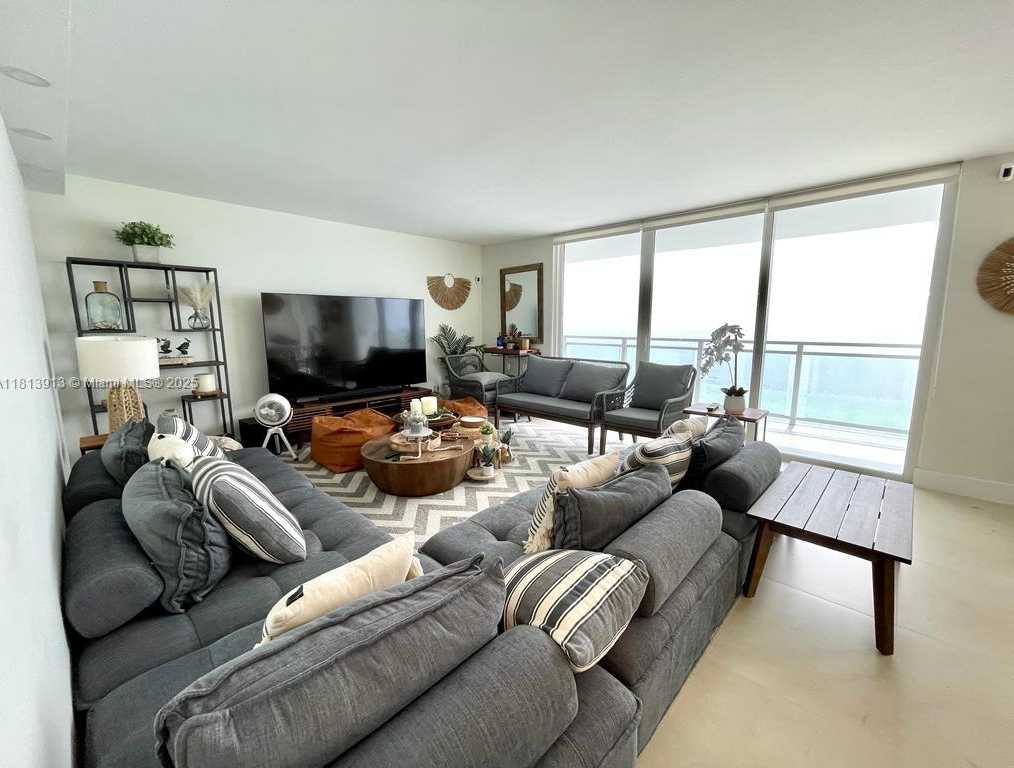 Small Image of 2030 SOUTH OCEAN DR #1521, Hallandale Beach Number 5