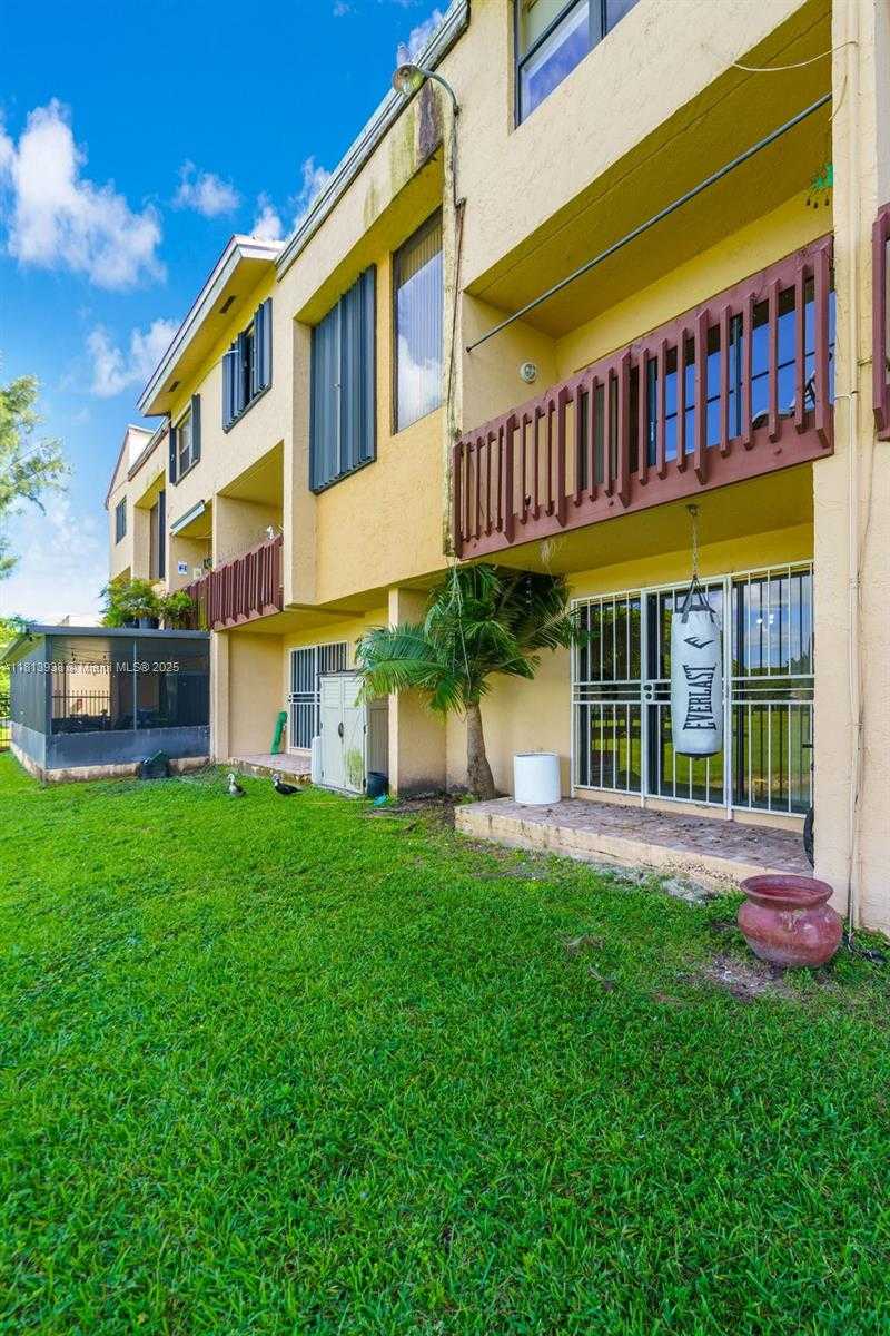 Small Image of 271 WEST PARK DR #7-7, Miami Number 17