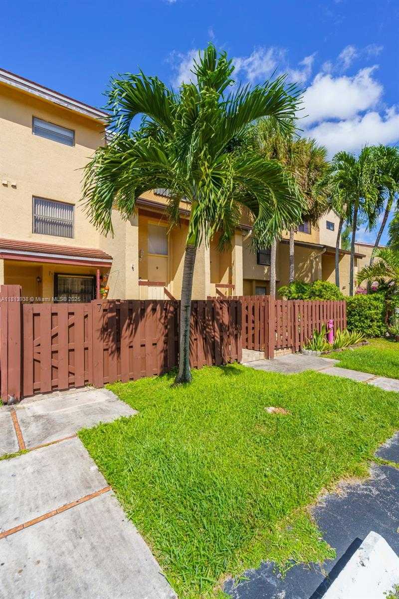 Small Image of 271 WEST PARK DR #7-7, Miami Number 2