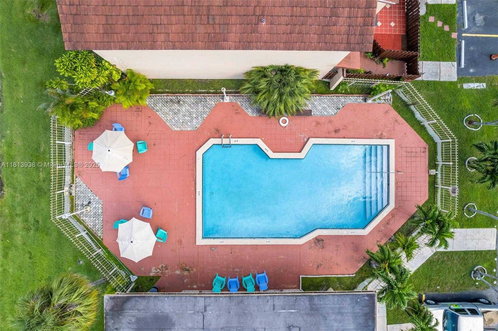 Small Image of 271 WEST PARK DR #7-7, Miami Number 4