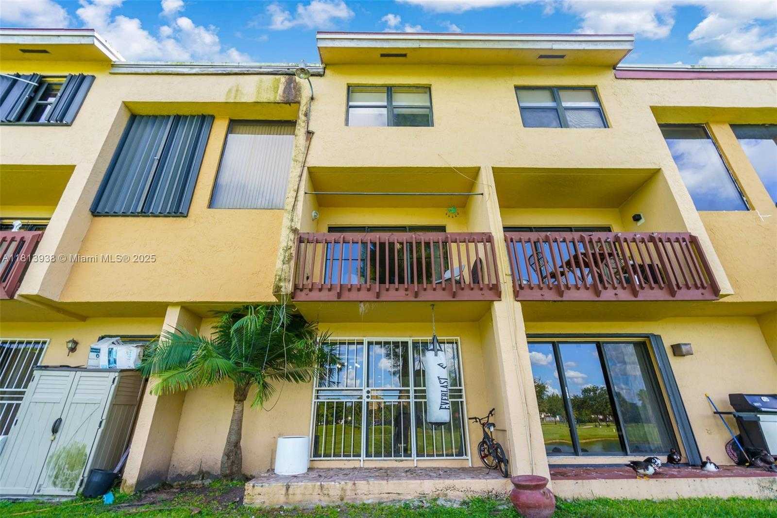 Small Image of 271 WEST PARK DR #7-7, Miami Number 6