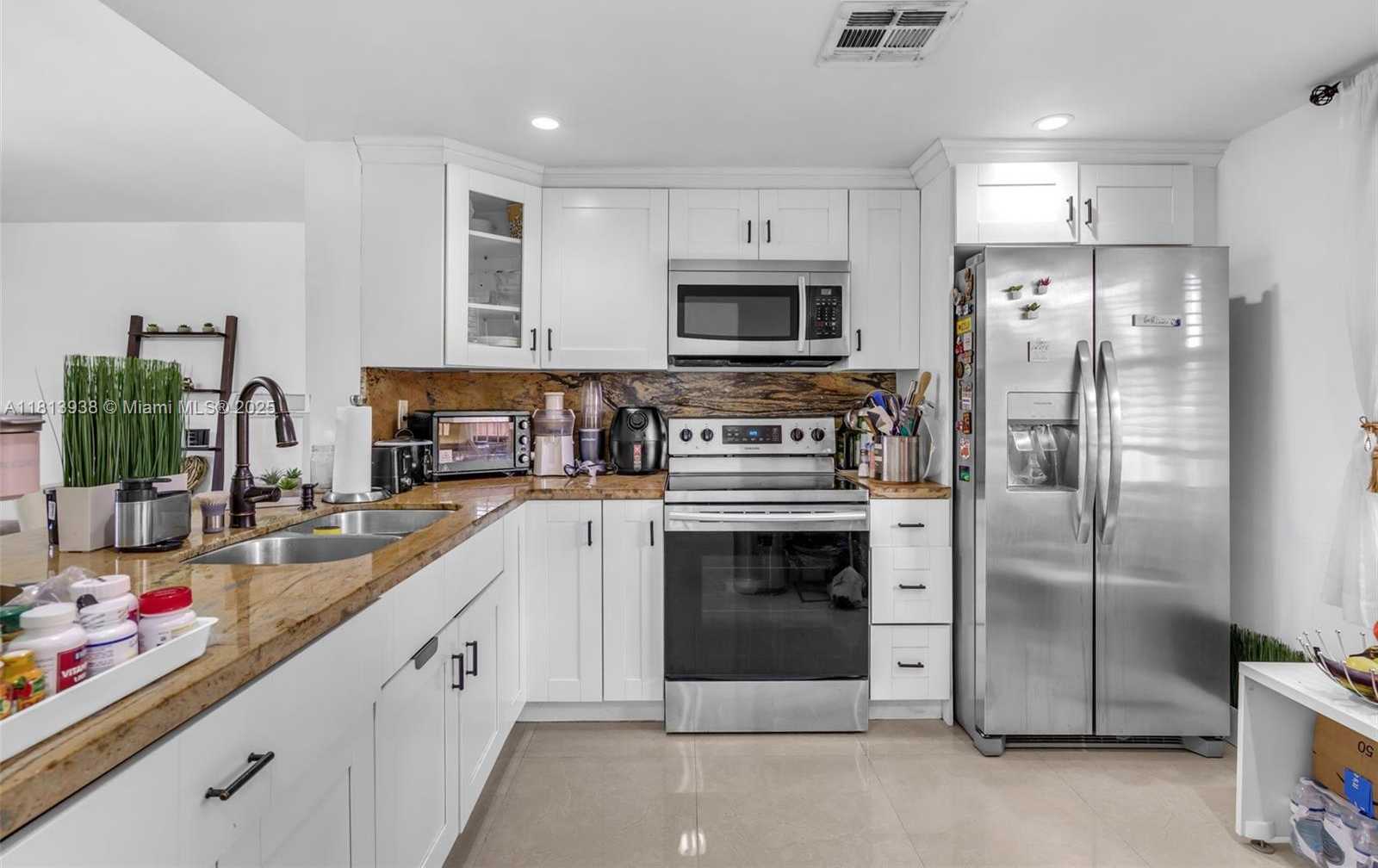 Small Image of 271 WEST PARK DR #7-7, Miami Number 7