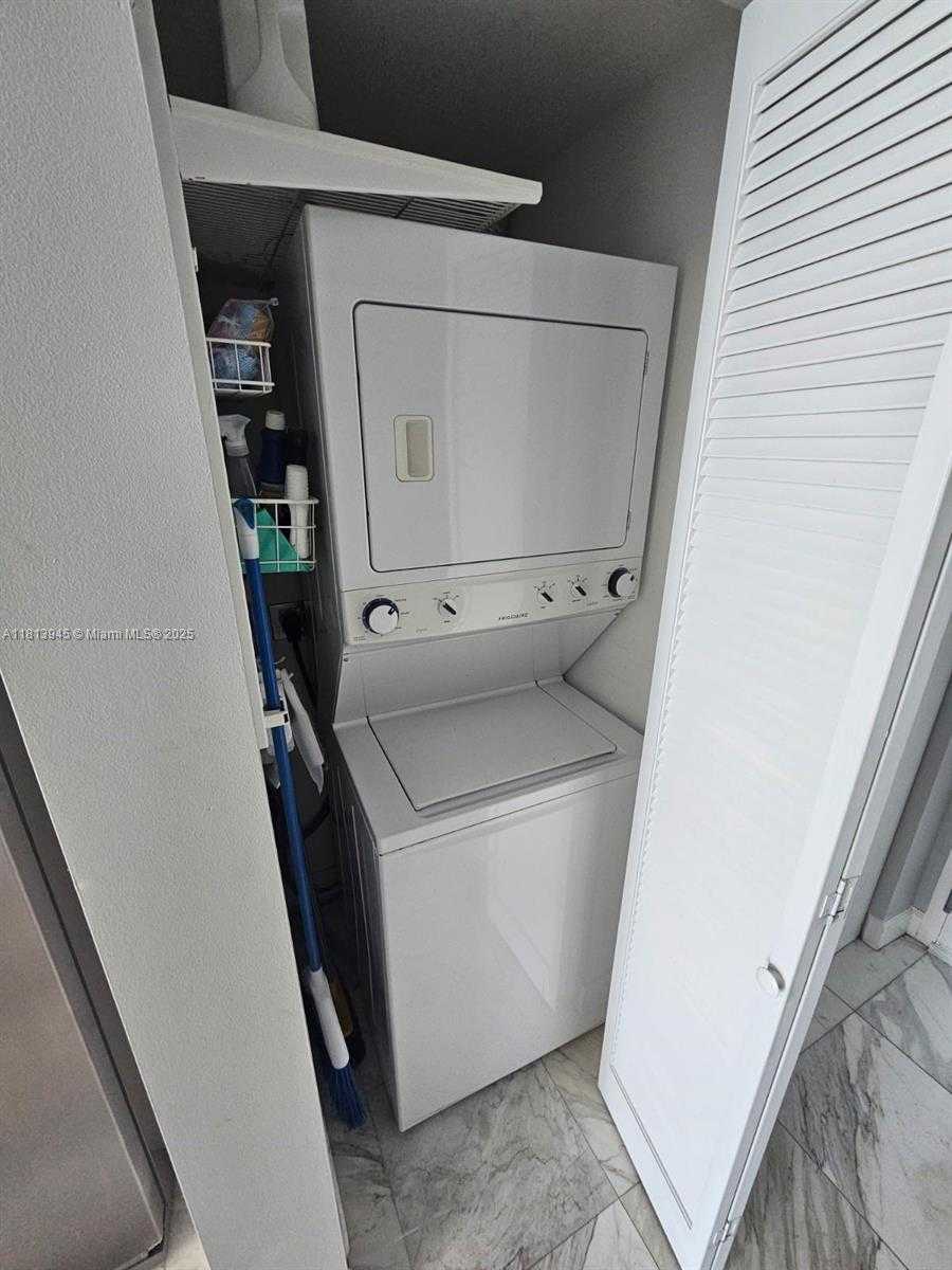 Small Image of 185 SOUTH WEST 7TH ST #2606, Miami Number 8