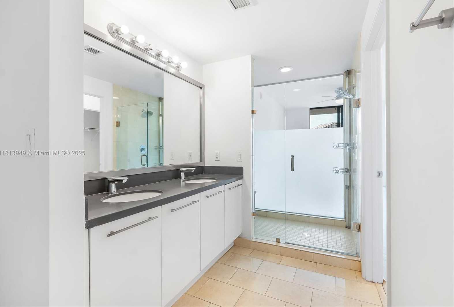 Small Image of 90 SOUTH WEST 3RD ST #4011, Miami Number 23