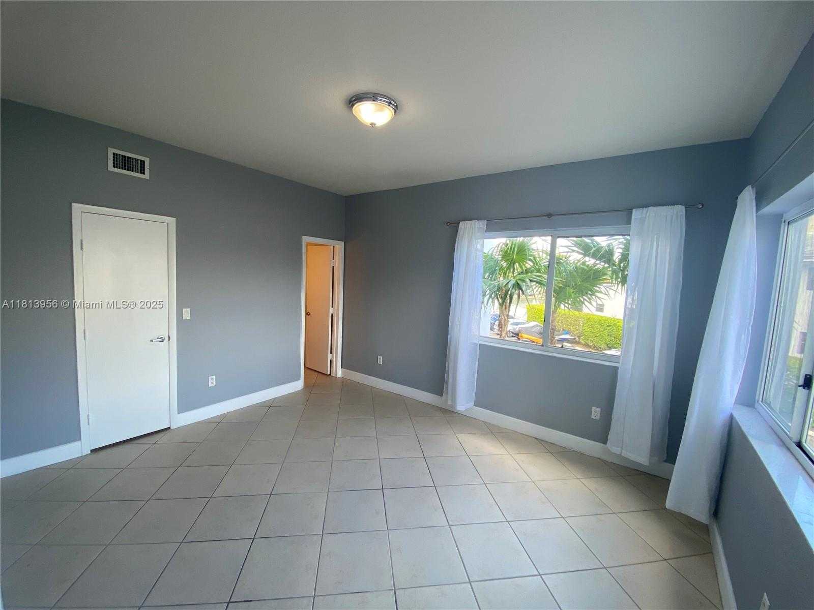 Small Image of 1185 MARSEILLE DR #205, Miami Beach Number 17