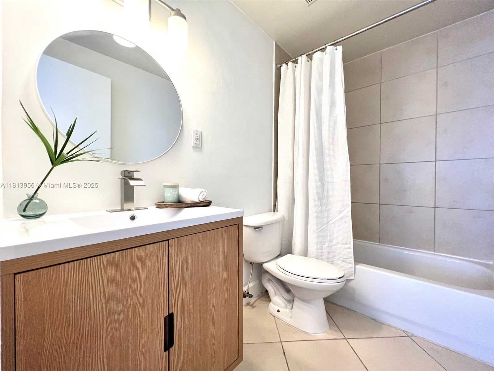 Small Image of 1185 MARSEILLE DR #205, Miami Beach Number 18