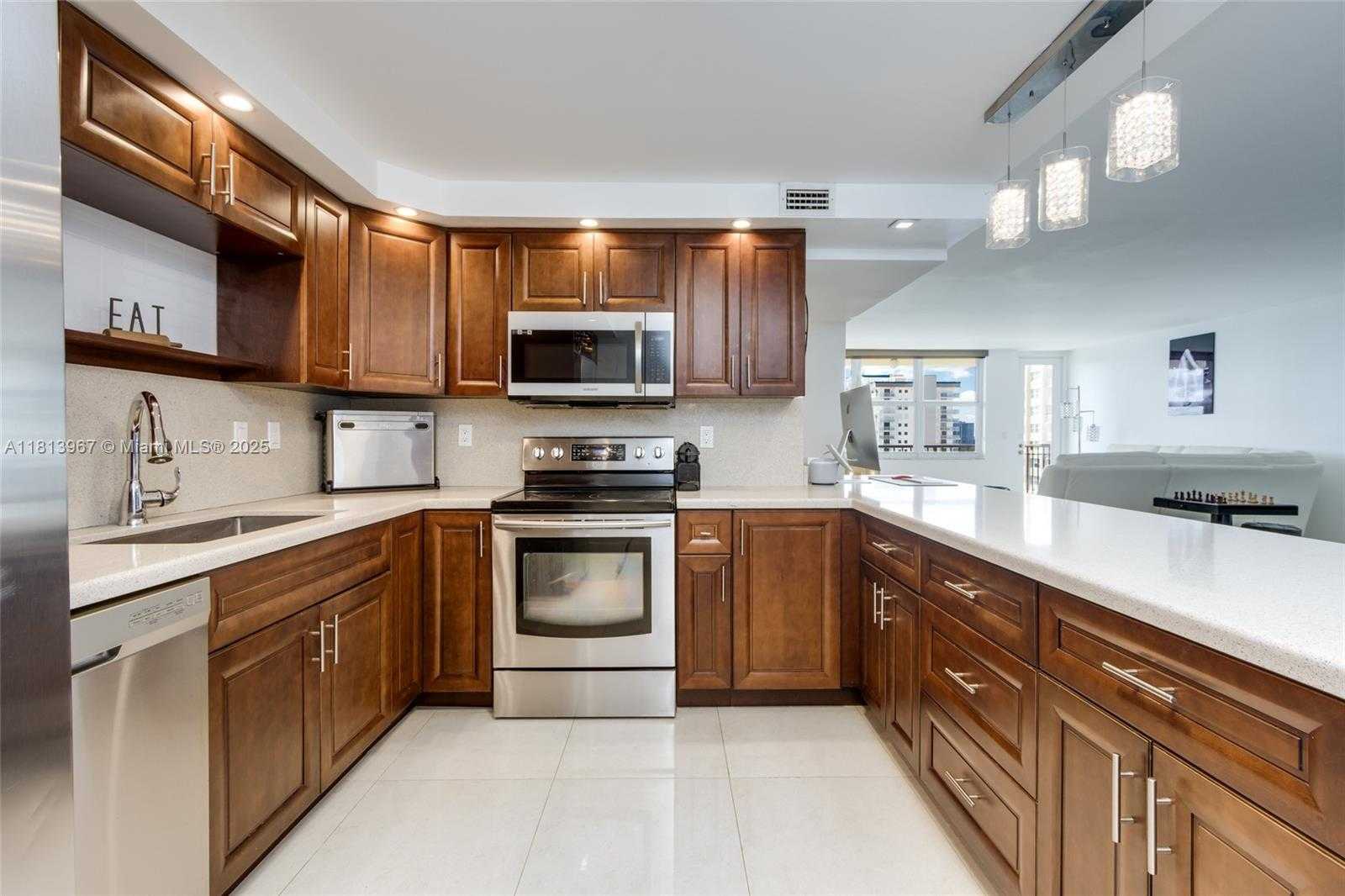Small Image of 1501 SOUTH OCEAN DR #1205, Hollywood Number 9