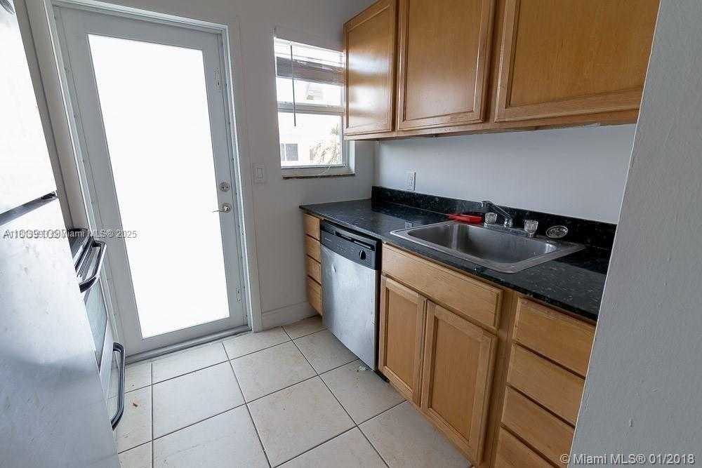 Small Image of 7207 BAY DR #19, Miami Beach Number 10