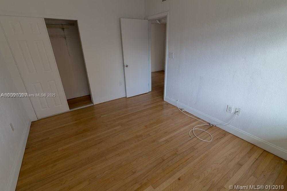 Small Image of 7207 BAY DR #19, Miami Beach Number 11