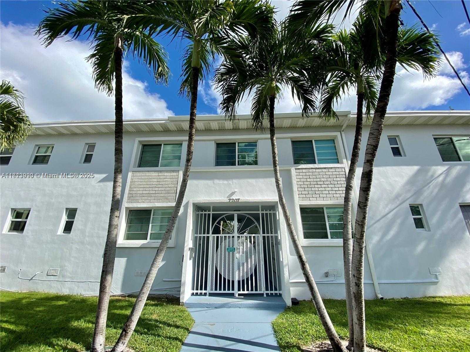 Small Image of 7207 BAY DR #19, Miami Beach Number 22