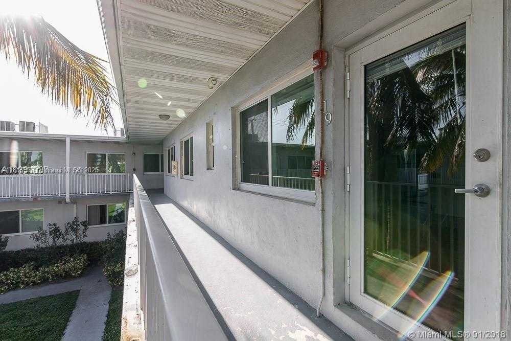 Small Image of 7207 BAY DR #19, Miami Beach Number 4