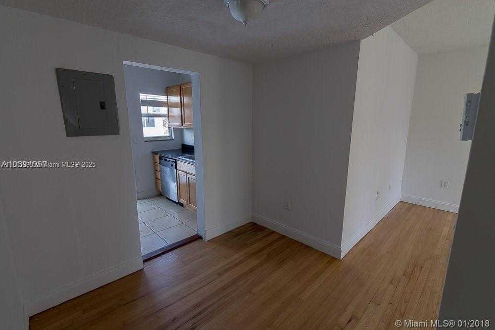 Small Image of 7207 BAY DR #19, Miami Beach Number 8