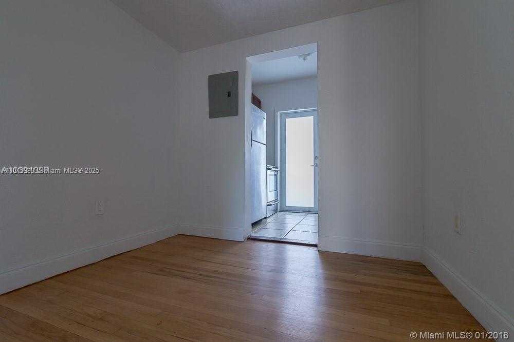 Small Image of 7207 BAY DR #19, Miami Beach Number 9