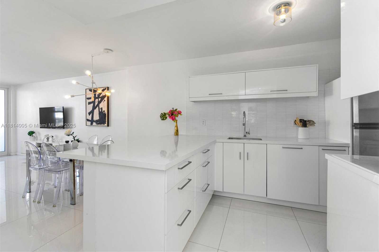 Small Image of 100 LINCOLN RD #835, Miami Beach Number 3