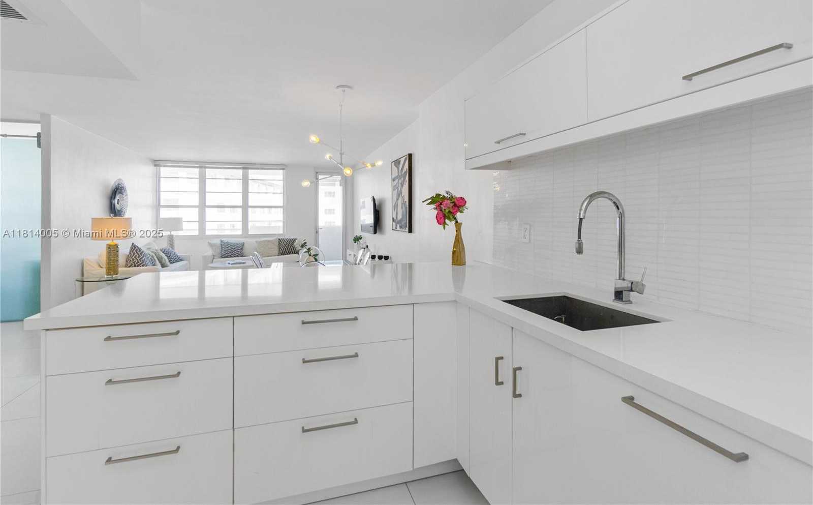 Small Image of 100 LINCOLN RD #835, Miami Beach Number 4