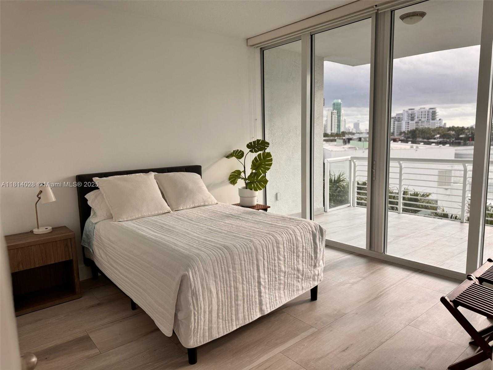 Small Image of 6580 INDIAN CREEK DR #406, Miami Beach Number 4