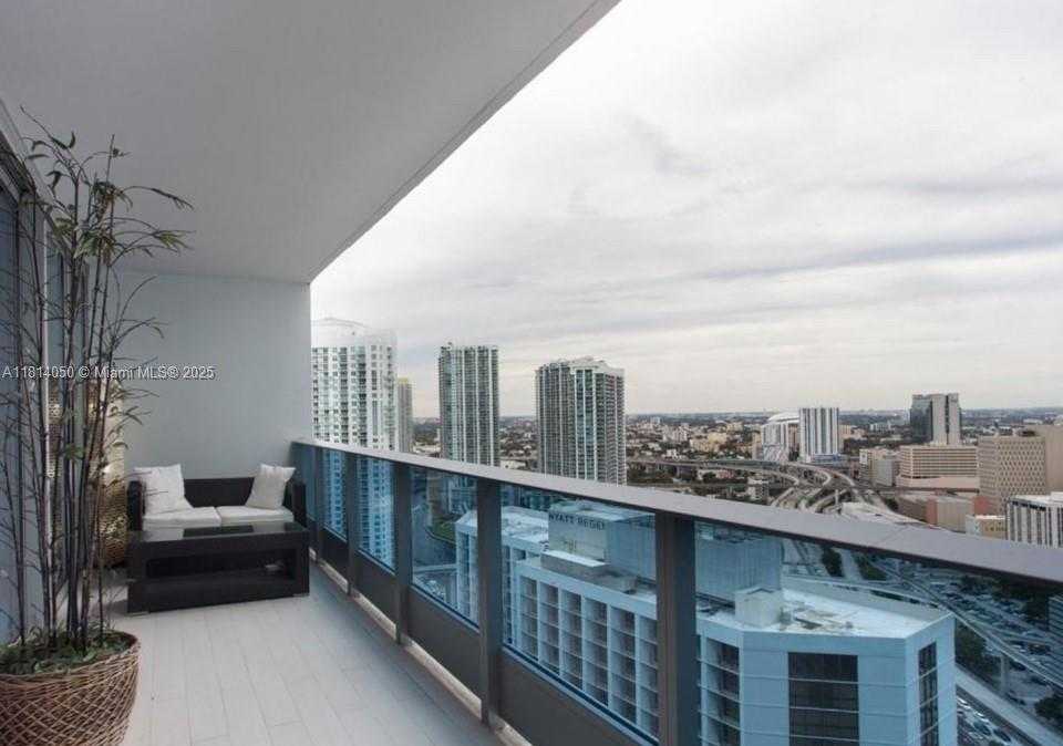 Small Image of 200 BISCAYNE BOULEVARD WAY #3209, Miami Number 4