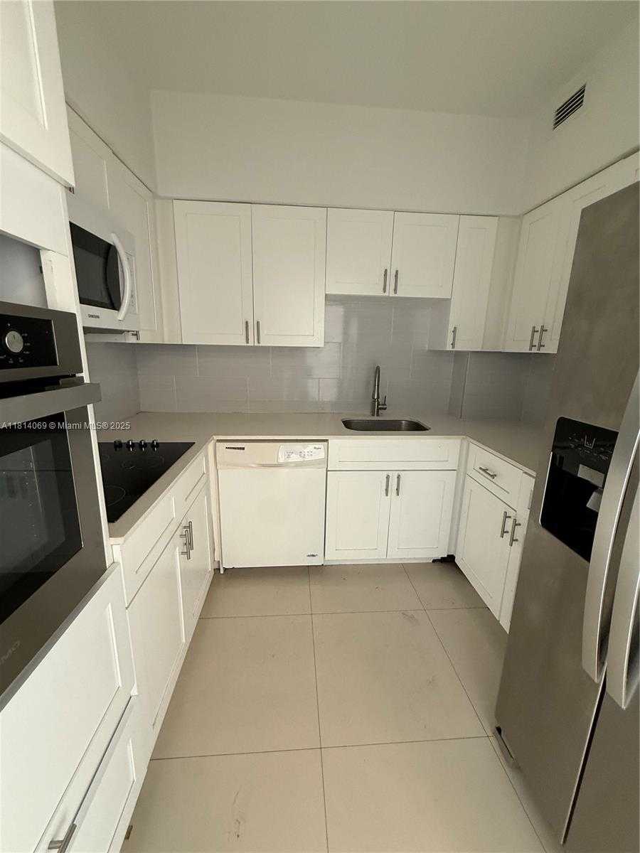 Small Image of 7441 WAYNE AVE #7P, Miami Beach Number 10