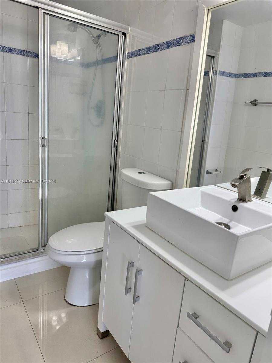 Small Image of 7441 WAYNE AVE #7P, Miami Beach Number 11