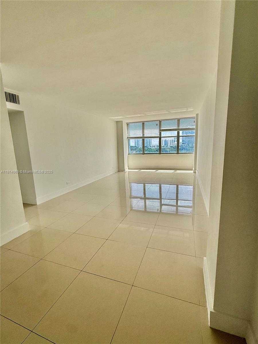 Small Image of 7441 WAYNE AVE #7P, Miami Beach Number 2