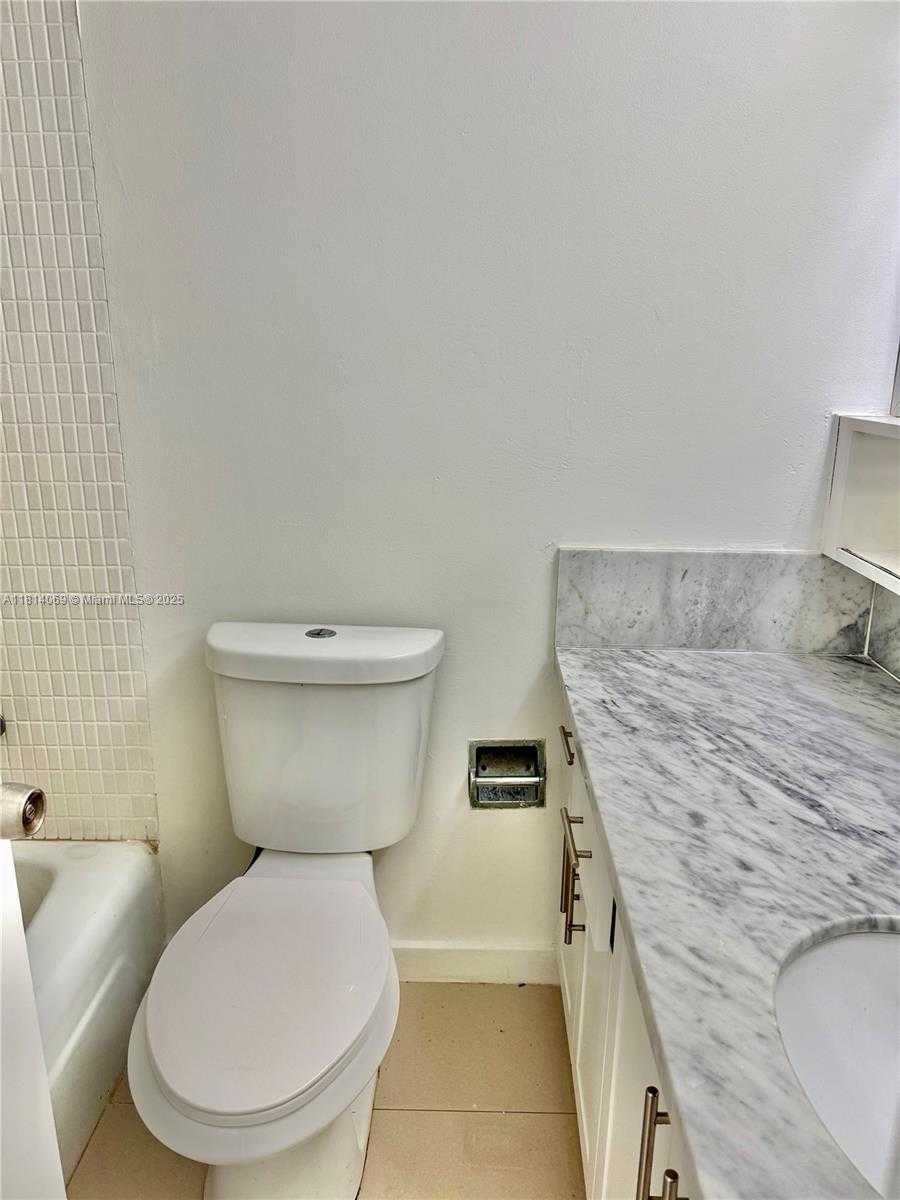 Small Image of 7441 WAYNE AVE #7P, Miami Beach Number 3
