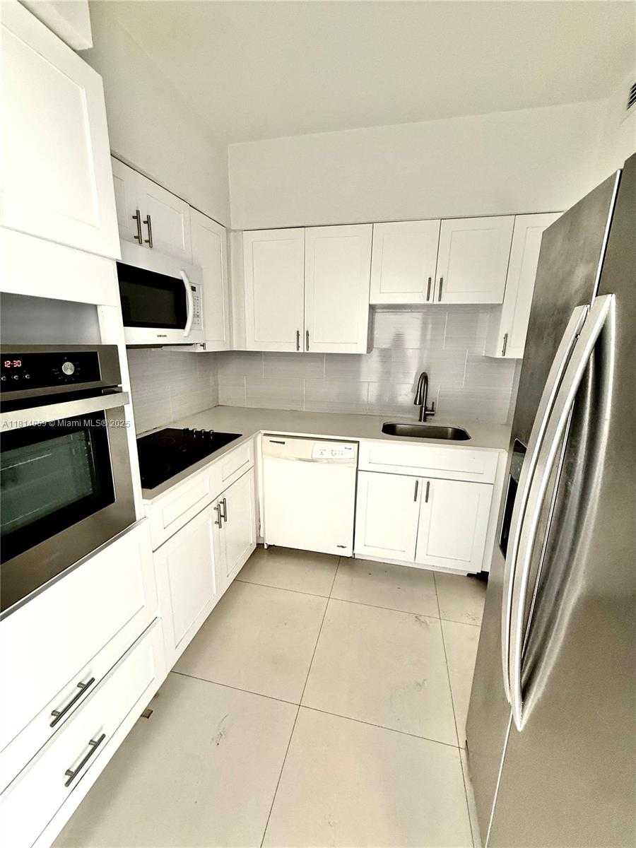 Small Image of 7441 WAYNE AVE #7P, Miami Beach Number 9