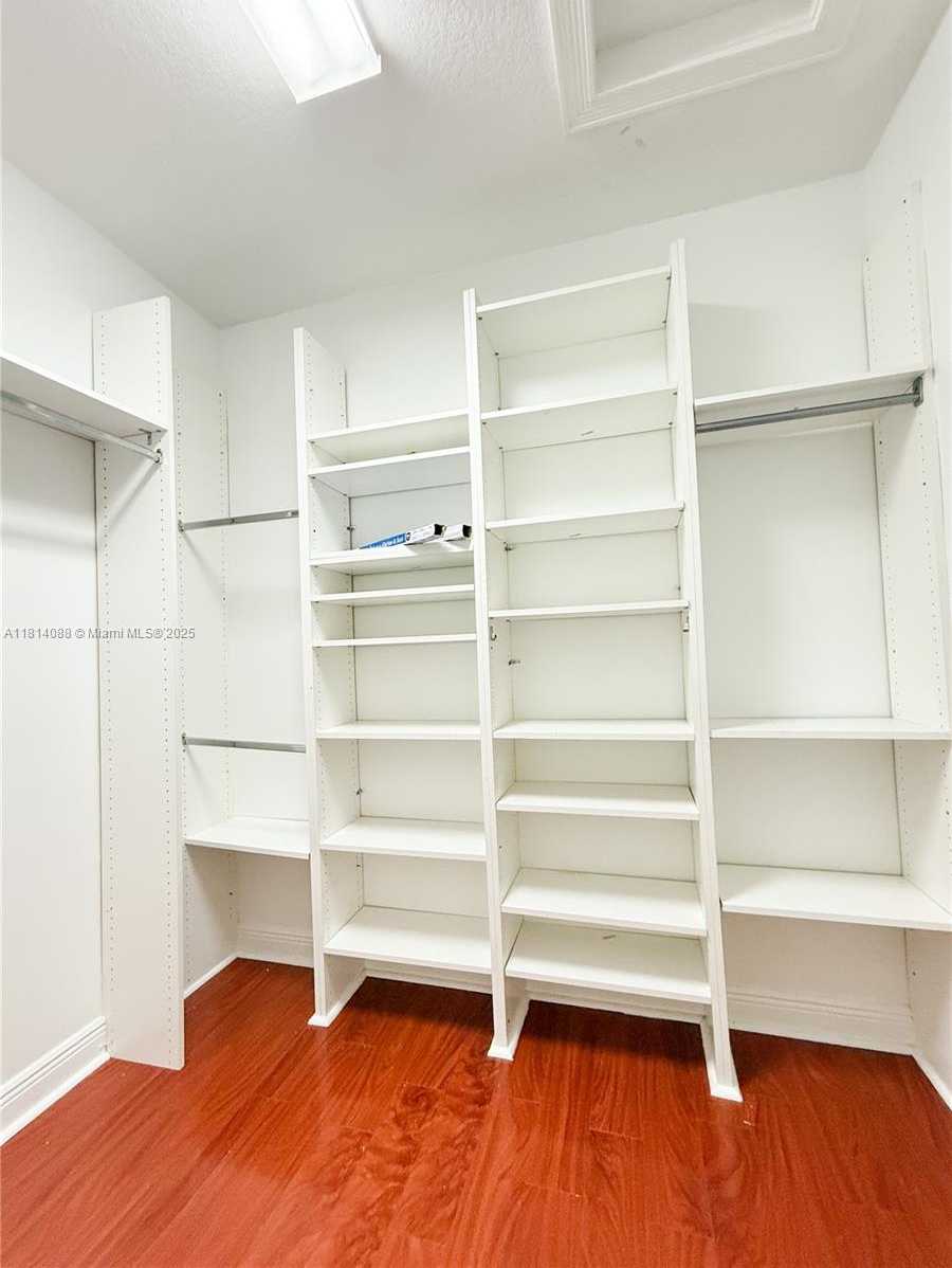 Small Image of 1621 DIPLOMAT DR, Miami Number 12