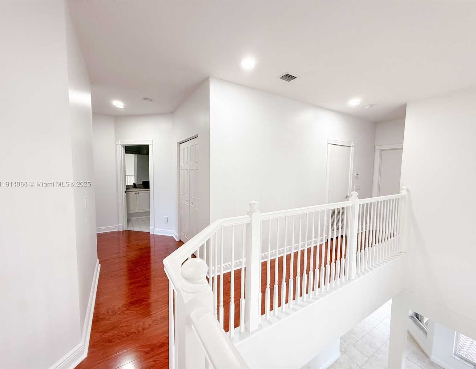 Small Image of 1621 DIPLOMAT DR, Miami Number 15