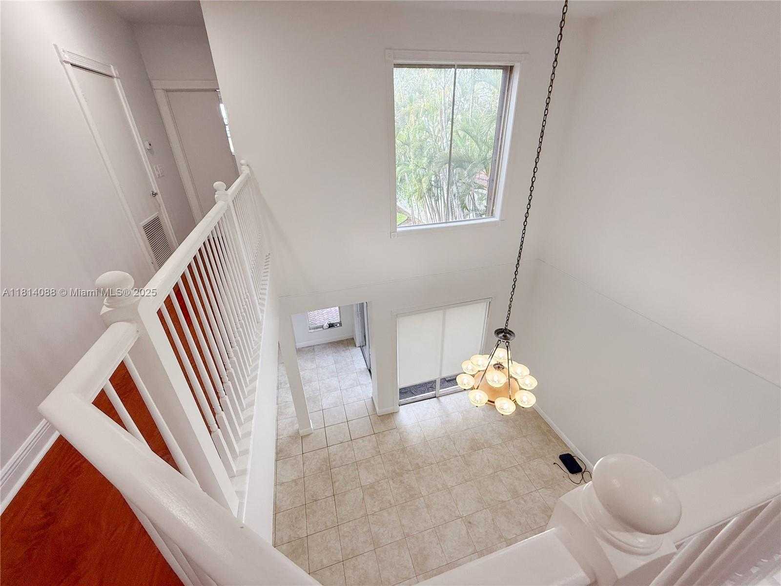 Small Image of 1621 DIPLOMAT DR, Miami Number 22