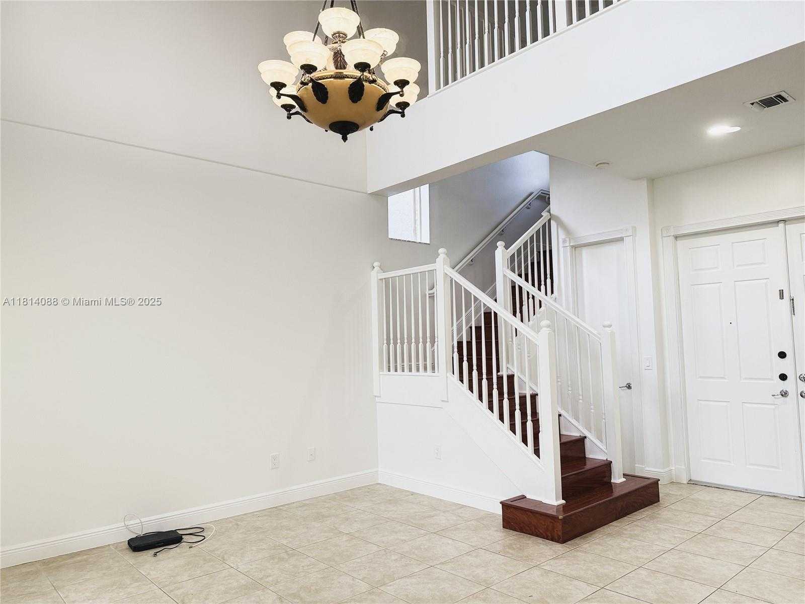 Small Image of 1621 DIPLOMAT DR, Miami Number 23