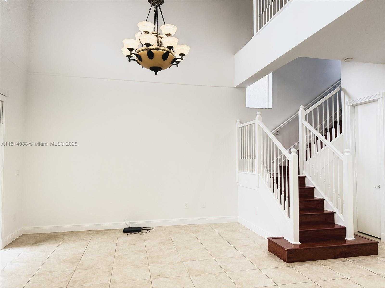 Small Image of 1621 DIPLOMAT DR, Miami Number 25