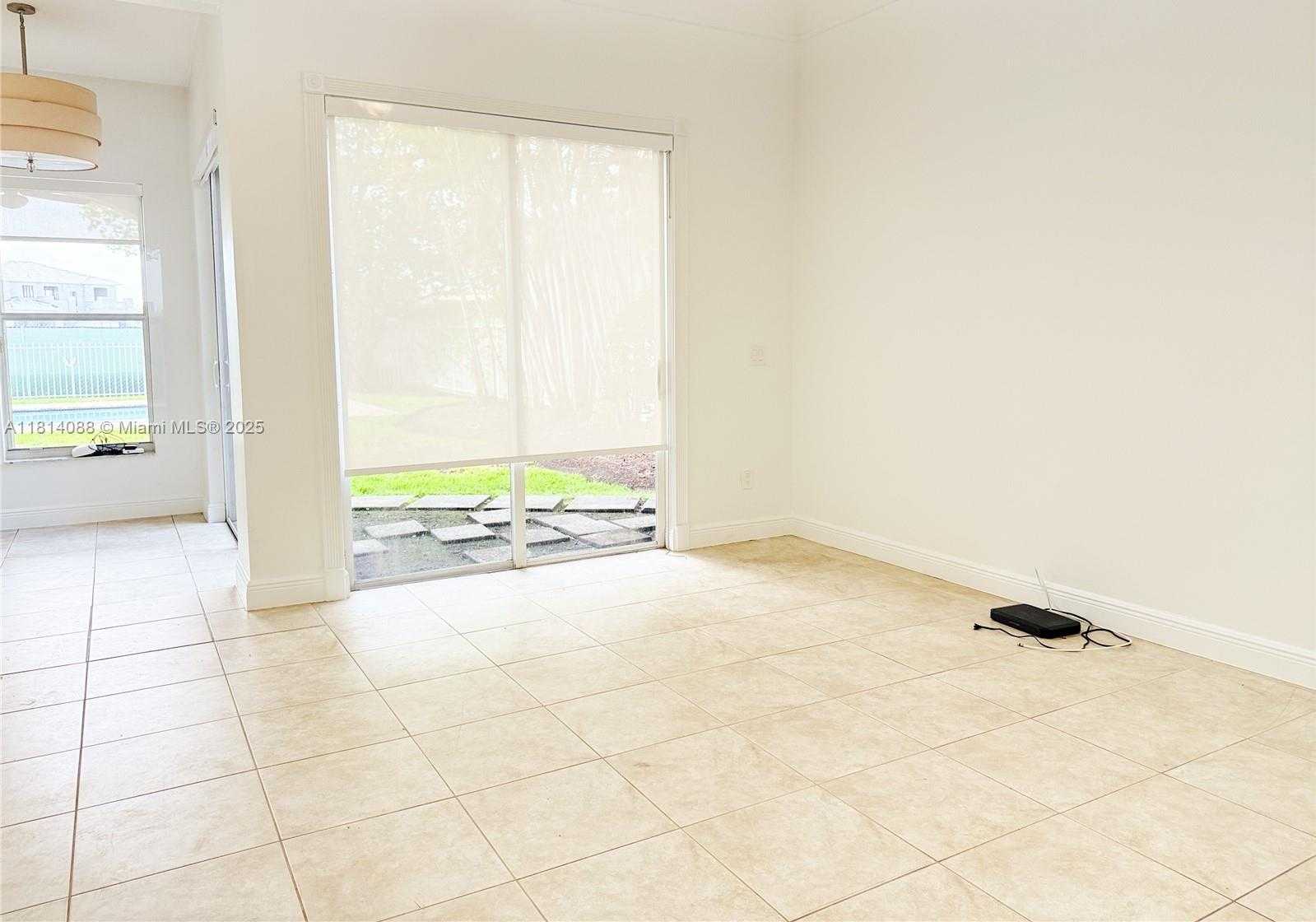 Small Image of 1621 DIPLOMAT DR, Miami Number 26