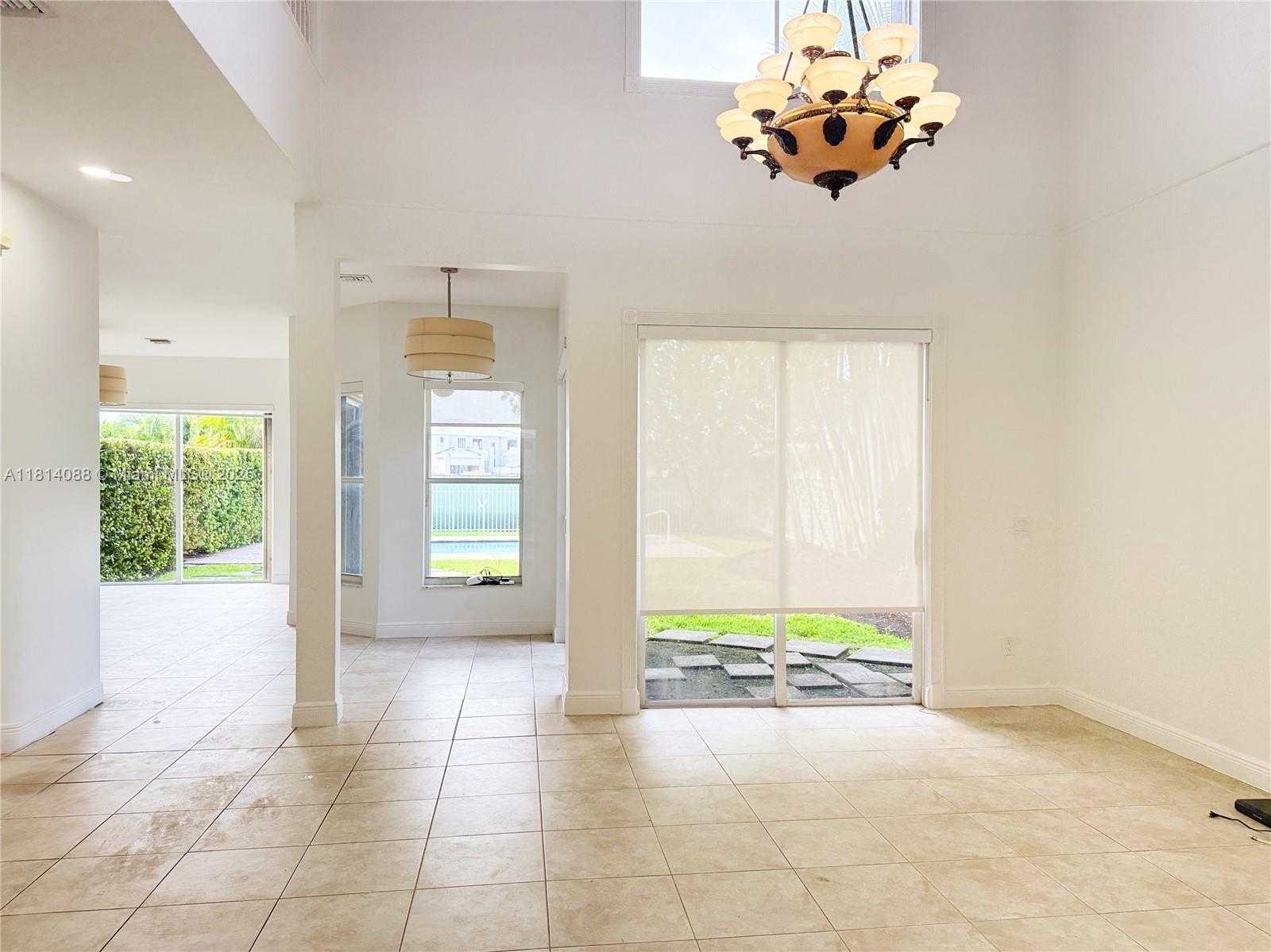 Small Image of 1621 DIPLOMAT DR, Miami Number 27