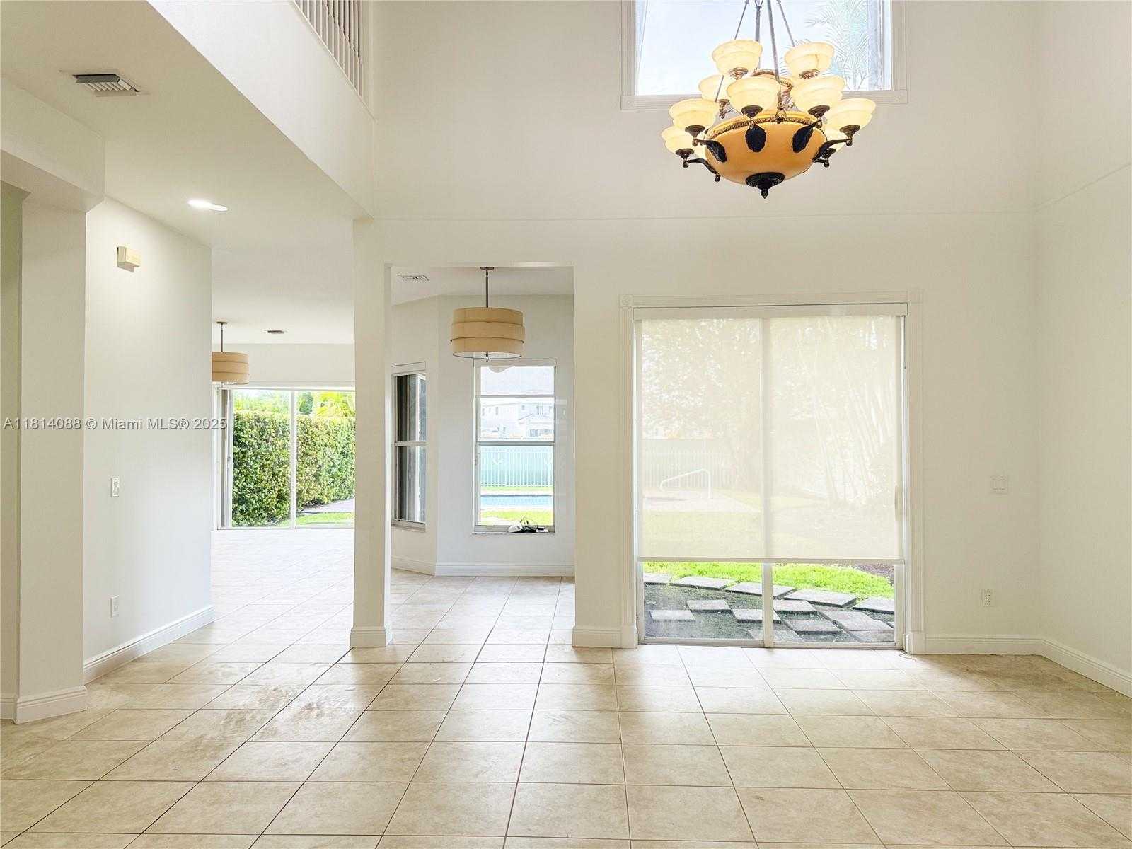 Small Image of 1621 DIPLOMAT DR, Miami Number 28